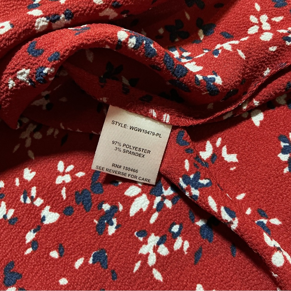 41 Hawthorn red floral Morey v-neck short sleeve blouse. Size 1X - Picture 4 of 6
